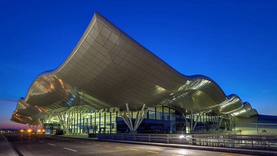 Split Airport terminal exterior for airport transfer service